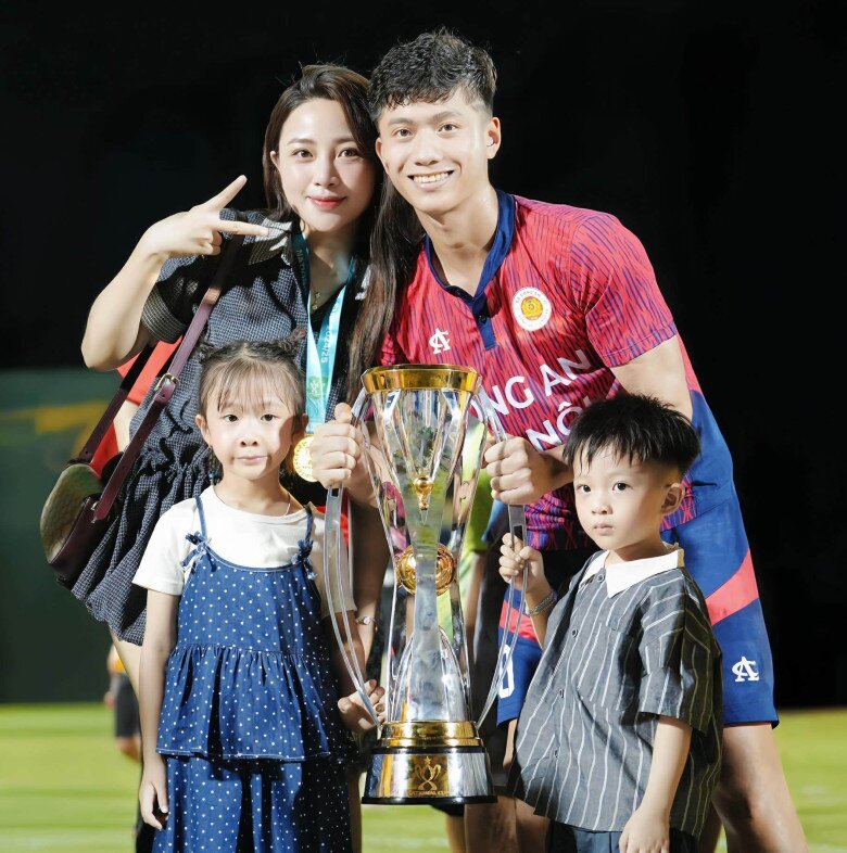 Dàn cô giáo hot girl sinh con với cầu thủ Việt: Người về dáng bỏng mắt, người thừa nhận “đẻ mướn” - 7