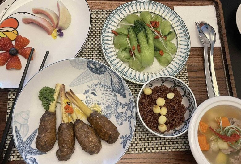 &#34;Team qua đường&#34; bắt trọn sắc vóc Quỳnh Lương sau 2 tháng sinh con, che kín bưng hậu công khai &#34;trùng tu vòng 1&#34; - 5
