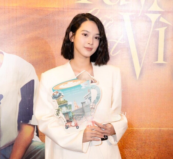 &#34;Team qua đường&#34; bắt trọn sắc vóc Quỳnh Lương sau 2 tháng sinh con, che kín bưng hậu công khai &#34;trùng tu vòng 1&#34; - 3