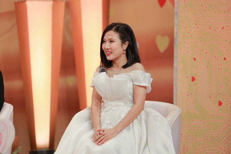 Người đẹp phim miền Tây bế bầu xuống phố cùng &#34;hồng hài nhi&#34;, con gái riêng 13 tuổi đáng yêu cao gần bằng mẹ - 7