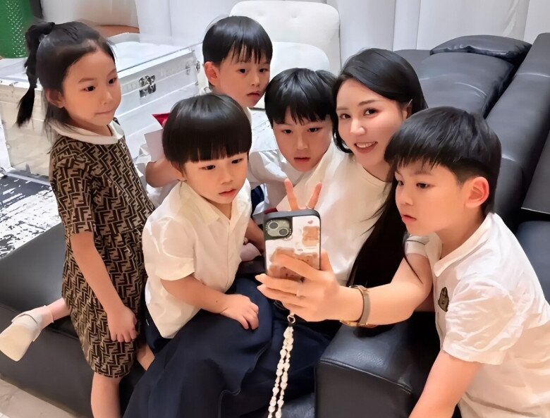 Gặp định mệnh vào năm 19 tuổi, cô gái sinh 7 đứa con trong 8 năm, vóc dáng sau sinh gây choáng - 2