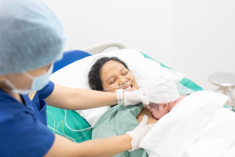 H&#39;Hen Niê đi làm sau chưa đầy một tháng sinh con, có chi tiết không thay đổi so với hồi son rỗi - 6