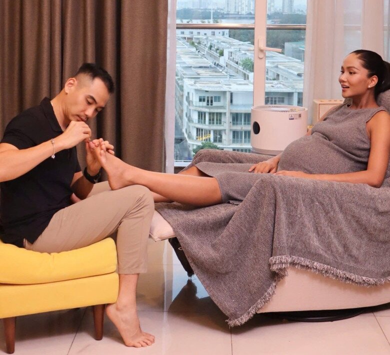 H&#39;Hen Niê đi làm sau chưa đầy một tháng sinh con, có chi tiết không thay đổi so với hồi son rỗi - 9