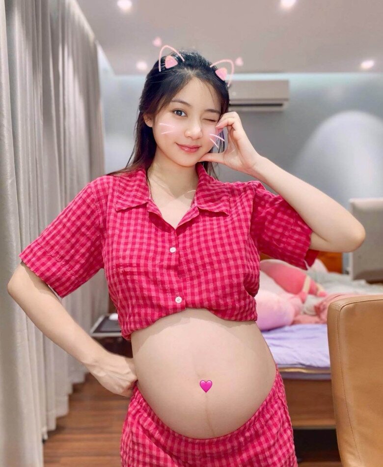 Tiểu thư Sài thành khoe bụng bầu vượt mặt với chồng đại gia, nhóc tỳ được kỳ vọng hưởng gen từ mẹ hoa khôi - 2