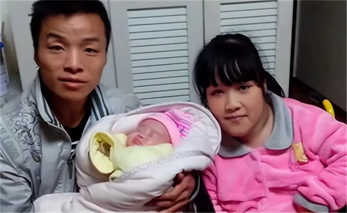 Người mẹ ngồi xe lăn sinh con không gây tê, 9 năm sau bé gái khiến cả xóm rưng rưng - 5