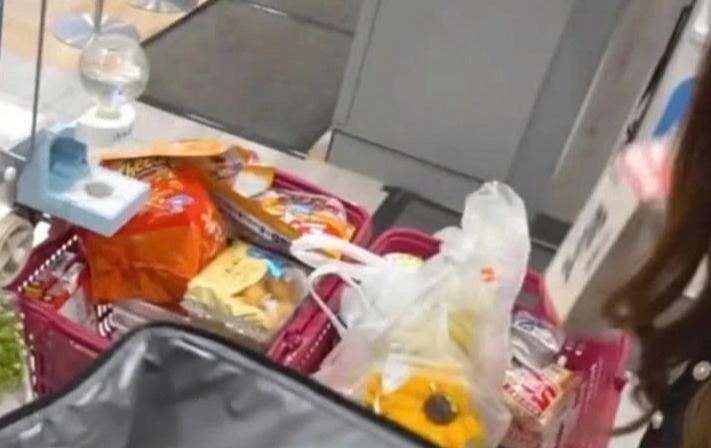 Mẹ Nhật qua 6 lần sinh nở dáng vẫn nuột nà, nhìn ngoại hình 6 đứa con còn ngạc nhiên hơn - 4