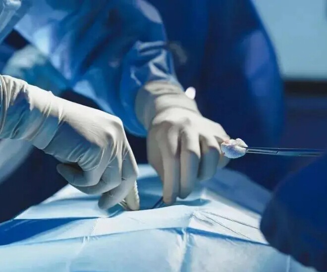 Sản phụ 26 tuổi tử vong sau vài ngày sinh con, qua thăm khám phát hiện dị vật bác sĩ bỏ quên trong bụng - 1