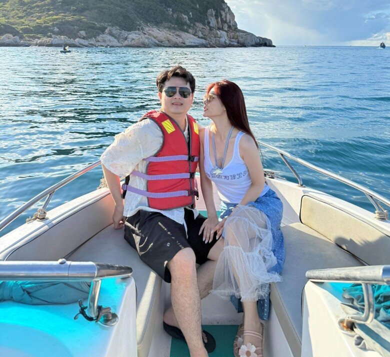 Tiểu thư Sài thành khoe bụng bầu vượt mặt với chồng đại gia, nhóc tỳ được kỳ vọng hưởng gen từ mẹ hoa khôi - 6