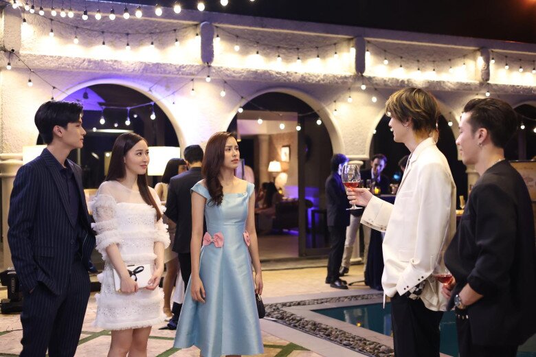 Bạn gái cũ gả vào hào môn luôn sỉ nhục tôi trong buổi họp lớp, nhưng bố chồng cô lại cung kính với tôi - 2