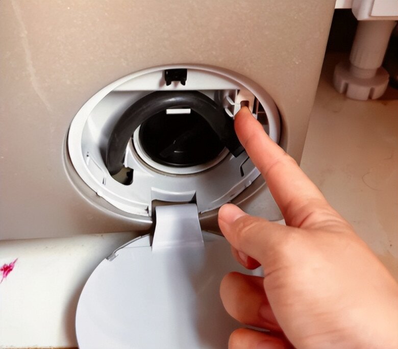 Bên trong máy giặt có một &#34;cơ quan nhỏ&#34;, mỗi tháng mở ra một lần, quần áo giặt xong sẽ sạch hơn hẳn - 3