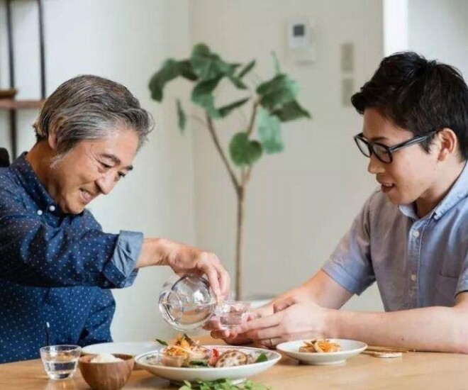 Chú út bán bò giúp tôi học đại học, bác cả có tiền không cho mượn nhưng 15 năm sau tôi cảm ơn bác - 1