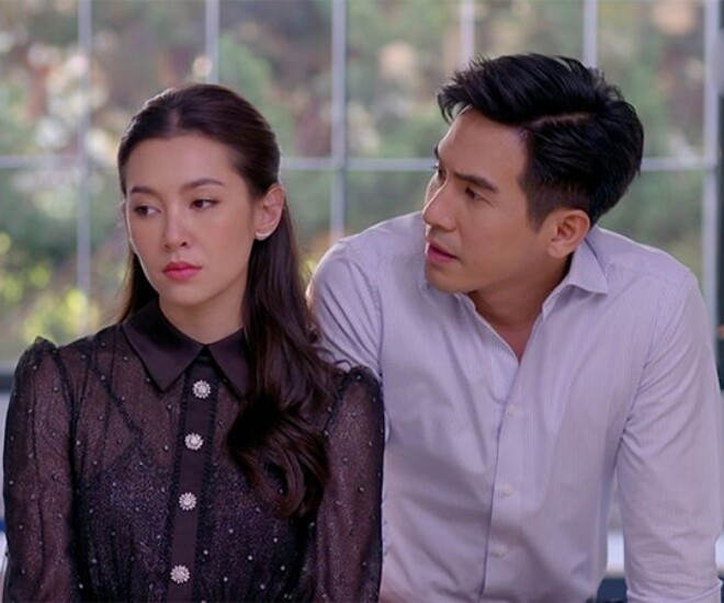 Con trai đưa cho một thẻ ngân hàng, kiểm tra tiền bên trong, tôi vội quỳ xuống trước chồng cũ - 1