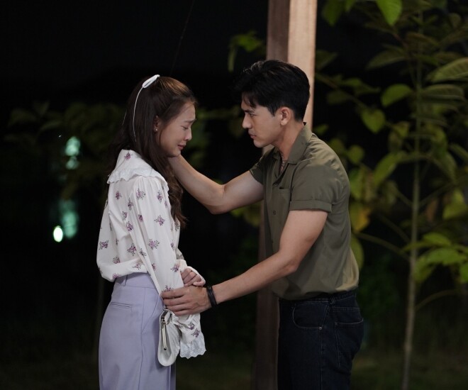 Đêm tân hôn tò mò mở hộp quà vợ cũ tặng, tôi nghẹn ngào rơi nước mắt - 1