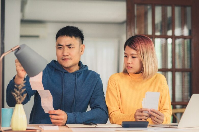 Dọn nhà bất ngờ phát hiện túi vàng trong tủ của vợ mới, câu nói của cô ấy làm mắt tôi cay xè - 2