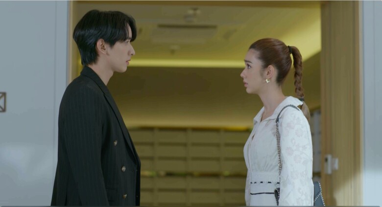 Gặp lại vợ cũ trong buổi họp lớp, màn hình điện thoại sáng lên, tôi âm thầm chuồn đi luôn - 2