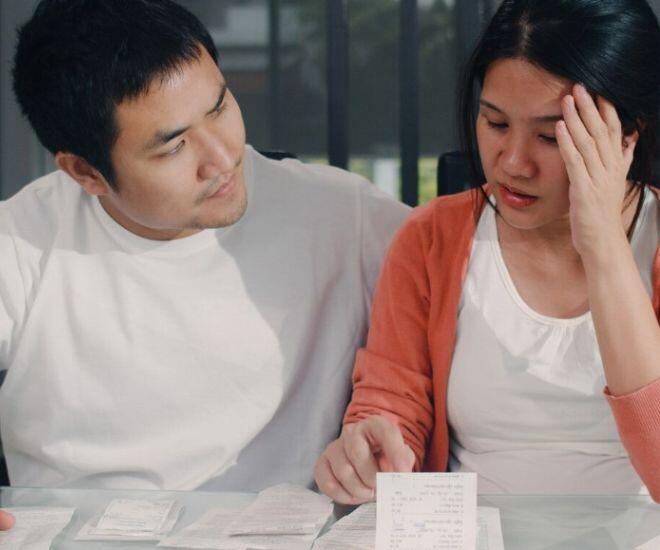 Khoe chồng về món quà đồng nghiệp tặng, anh nói câu làm tôi sợ tái mặt và thầm cảm ơn - 1