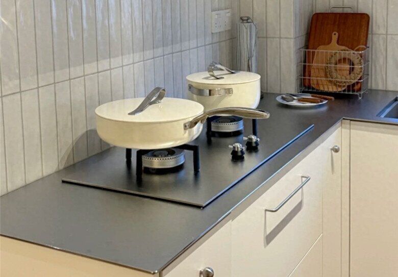 Mặt bàn bếp bằng đá đã xưa lắm rồi, thiết kế thay thế này vượt trội hơn nhiều - 1