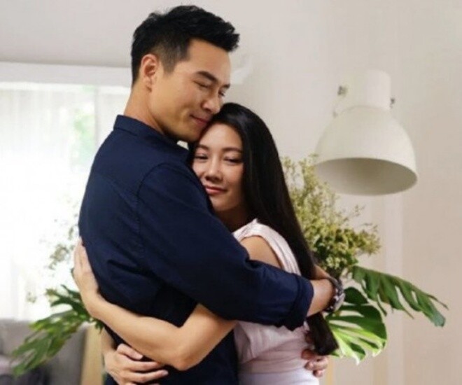 Ôm bụng bầu đến đám cưới chồng cũ, cô dâu đưa cho quyển sổ tiết kiệm, lời cô ấy nói khiến tôi bật khóc - 1