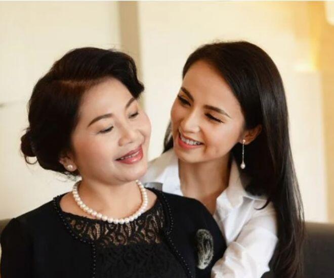 Thấy chị dâu vào nhà nghỉ với trai trẻ, tôi gọi anh trai đến bắt gian, nào ngờ anh ấy cười sung sướng - 1