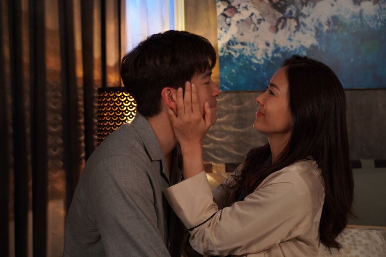 Sinh nhật vợ cũ, chồng chuyển cho cô ấy 20 triệu, lén nghe họ nói chuyện mà tôi khóc vì ấm lòng - 1