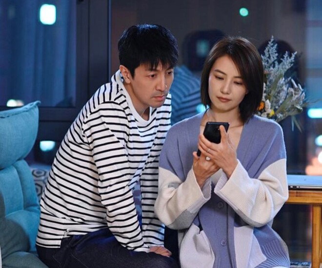 Tận tình chăm mẹ chồng nằm viện, xuất viện bà tặng tôi hộp thuốc bổ uống dở, mở ra mà trào nước mắt - 1