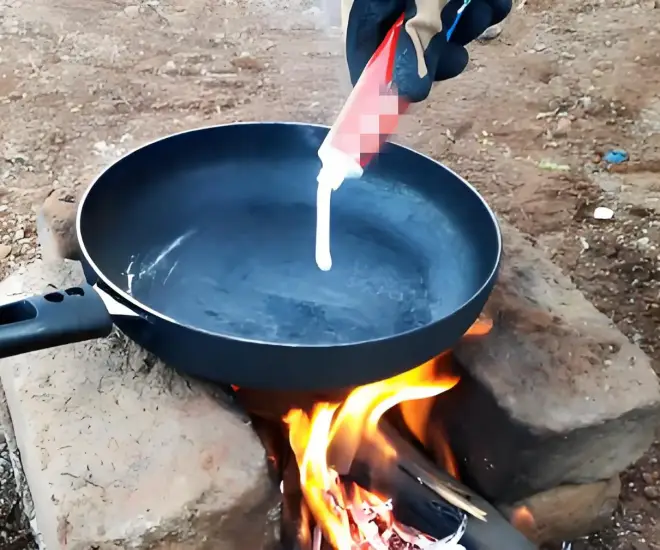 Thử cho kem đánh răng vào nồi chảo, tôi sốc khi thấy kết quả sau 30 phút! - 1