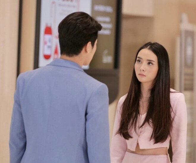 Tình cờ gặp vợ cũ khi đưa vợ mới vào viện đẻ, cô ấy tặng một thứ khiến tôi bối rối - 1