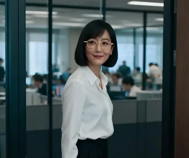 Tổng giám đốc ngày đầu nhậm chức liền thăng chức cho tôi, biết thân phận của cô ấy, tôi càng hoang mang - 1