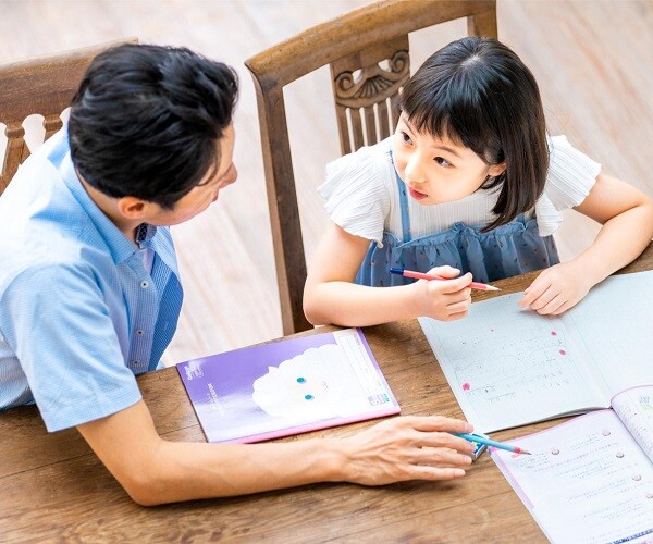 Muốn con lớn lên giỏi giang và thành công, chỉ cần thay đổi 3 điều nhỏ trong cách bố mẹ dạy - 1