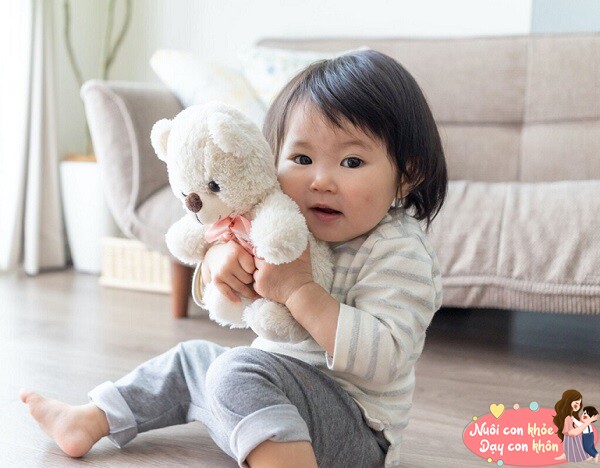 Em bé thông minh biết dùng tay ra tín hiệu, mẹ vui thầm nếu bàn tay có 4 biểu hiện này - 4