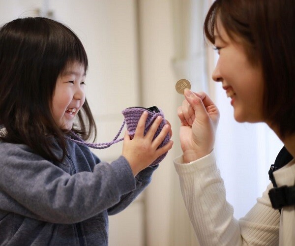 Chuyên gia: Tiết kiệm sai chỗ, bố mẹ vô tình gieo vào con cảm giác “mình không xứng đáng” - 1