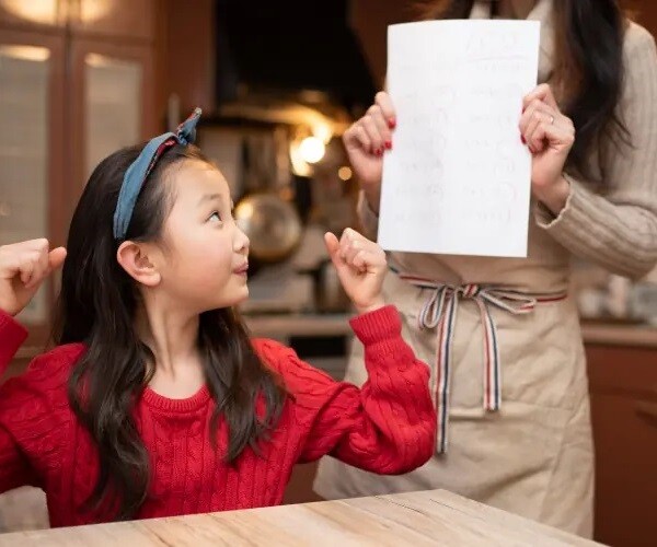 Chuyên gia: Bố mẹ giỏi không cần so sánh để ép con thành tài, dùng cách này có kết quả nhanh hơn - 1