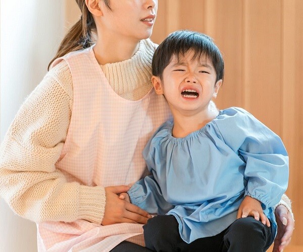 Dấu hiệu con cái bắt đầu "không muốn kể chuyện của mình cho bố mẹ nghe", chuyên gia mách bố mẹ cách "kết nối" lại - 1