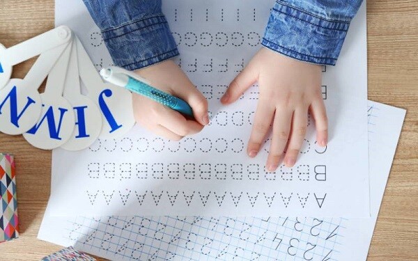 Nhìn nét chữ, đoán tính cách, nếu con thuộc nhóm số 2 bố mẹ nên vui thầm - 4