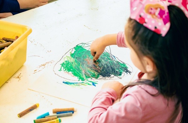 &#34;Màu trầm cảm&#34; đang len lỏi vào cuộc sống, con thích 3 màu này bố mẹ cần cảnh giác - 7