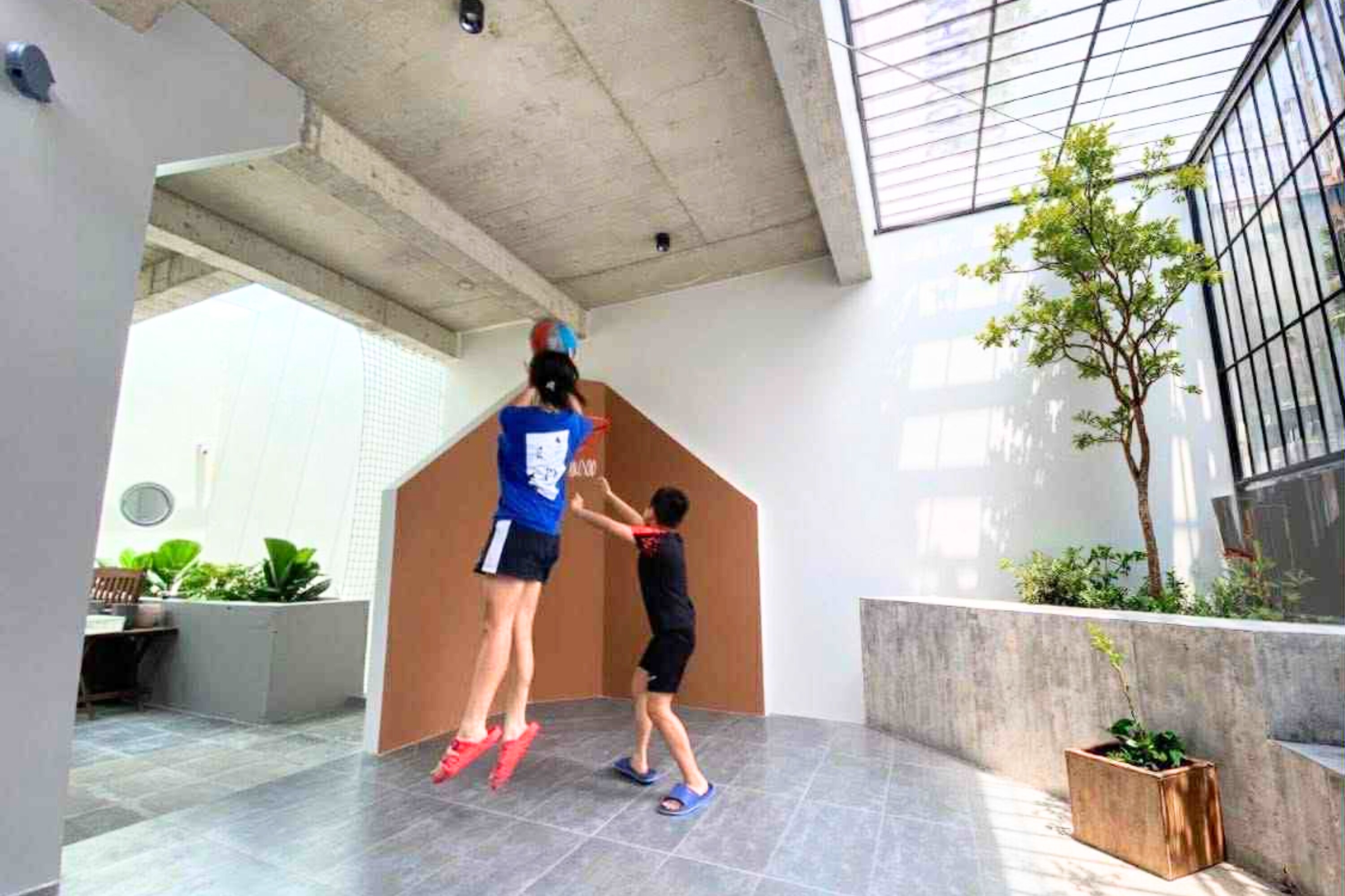 10 năm rời Bắc vào Nam lập nghiệp, cặp vợ chồng 8X xây căn nhà 4 tầng, kết hợp phong cách hiện đại truyền thống cực đẹp - 13