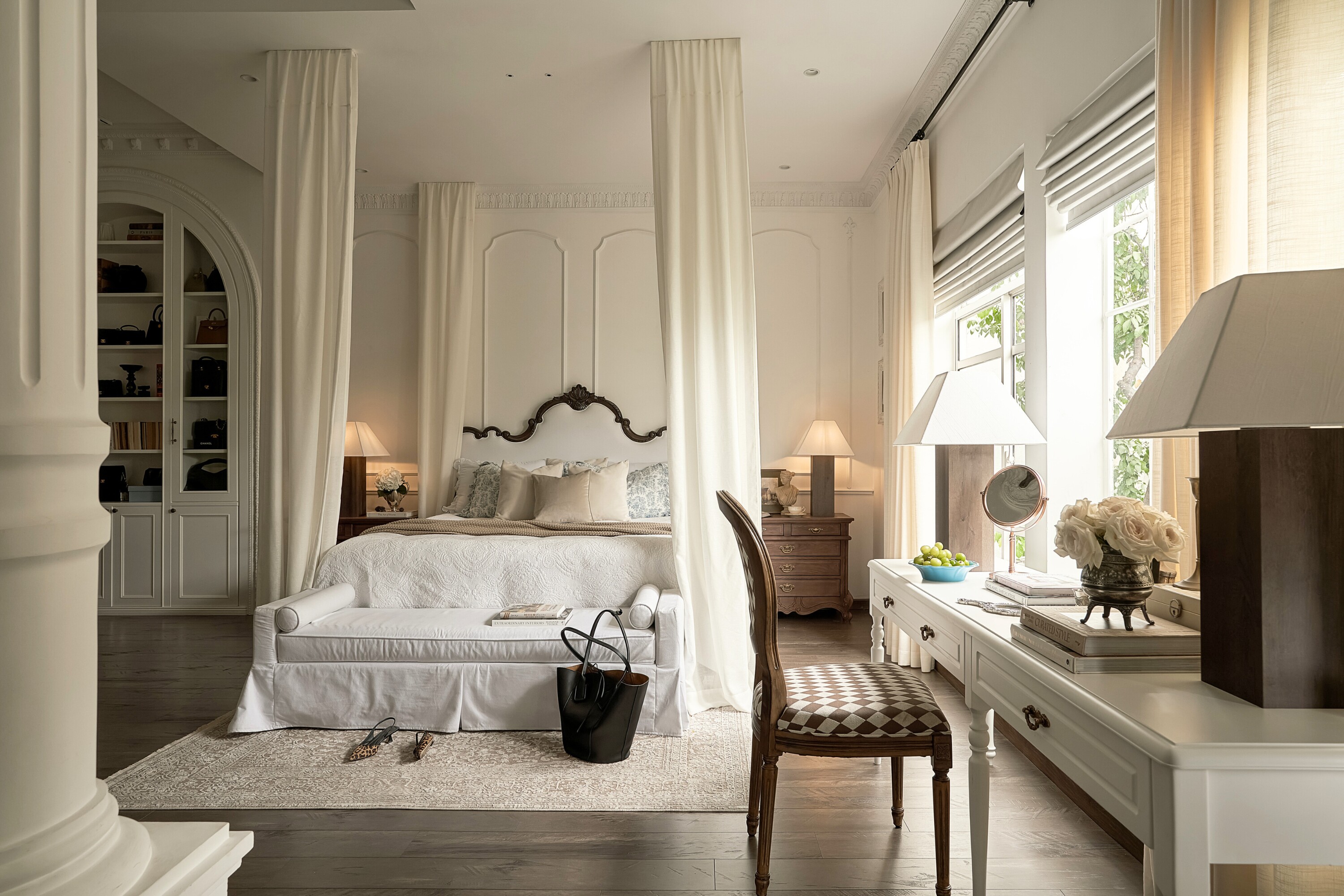 Vợ chồng Hà Nội tiết kiệm tiền xây căn biệt thự tựa Châu Âu thu nhỏ, phủ màu trắng sang trọng, đẹp hút mắt - 3