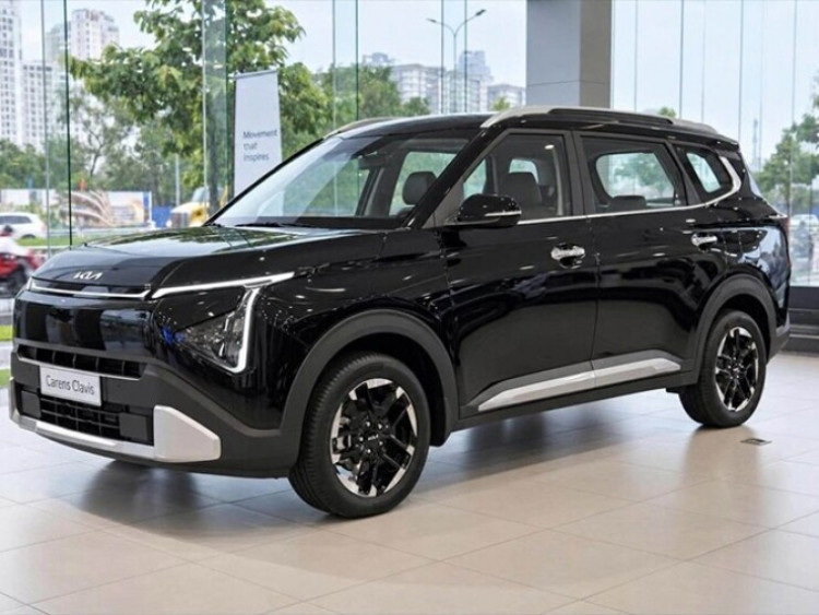 Ảnh thực tế Kia Carens Clavis tại đại lý, giá từ 639 triệu đồng