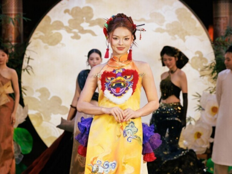 Thông tin doanh nghiệp - Fashion show “Rằm Rộ”: Khi sắc màu Trung Thu Việt bước lên sàn diễn