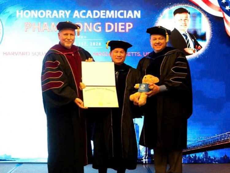 Doanh nhân Phạm Hồng Điệp được International American University trao tặng danh hiệu Viện sĩ Danh dự