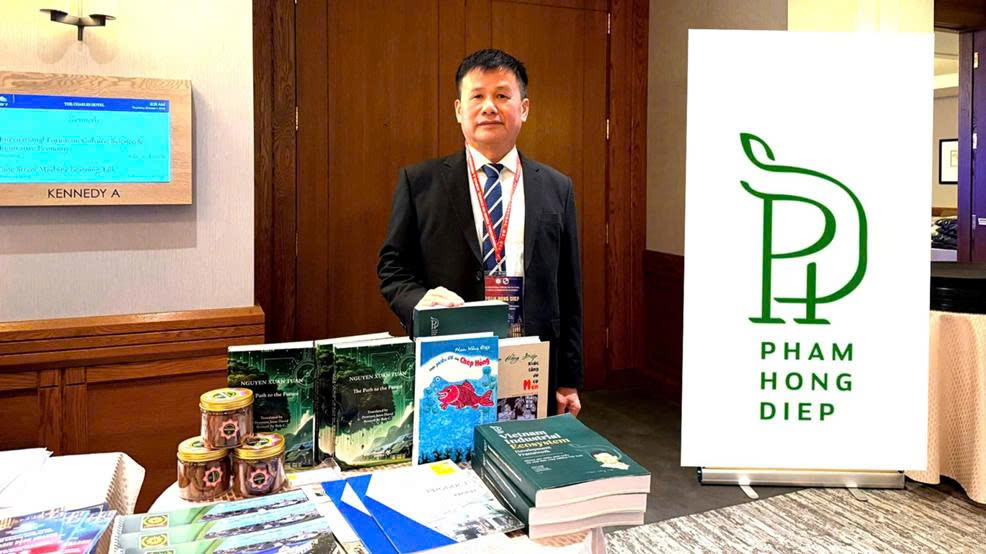 Doanh nhân Phạm Hồng Điệp được International American University trao tặng danh hiệu Viện sĩ Danh dự - 5