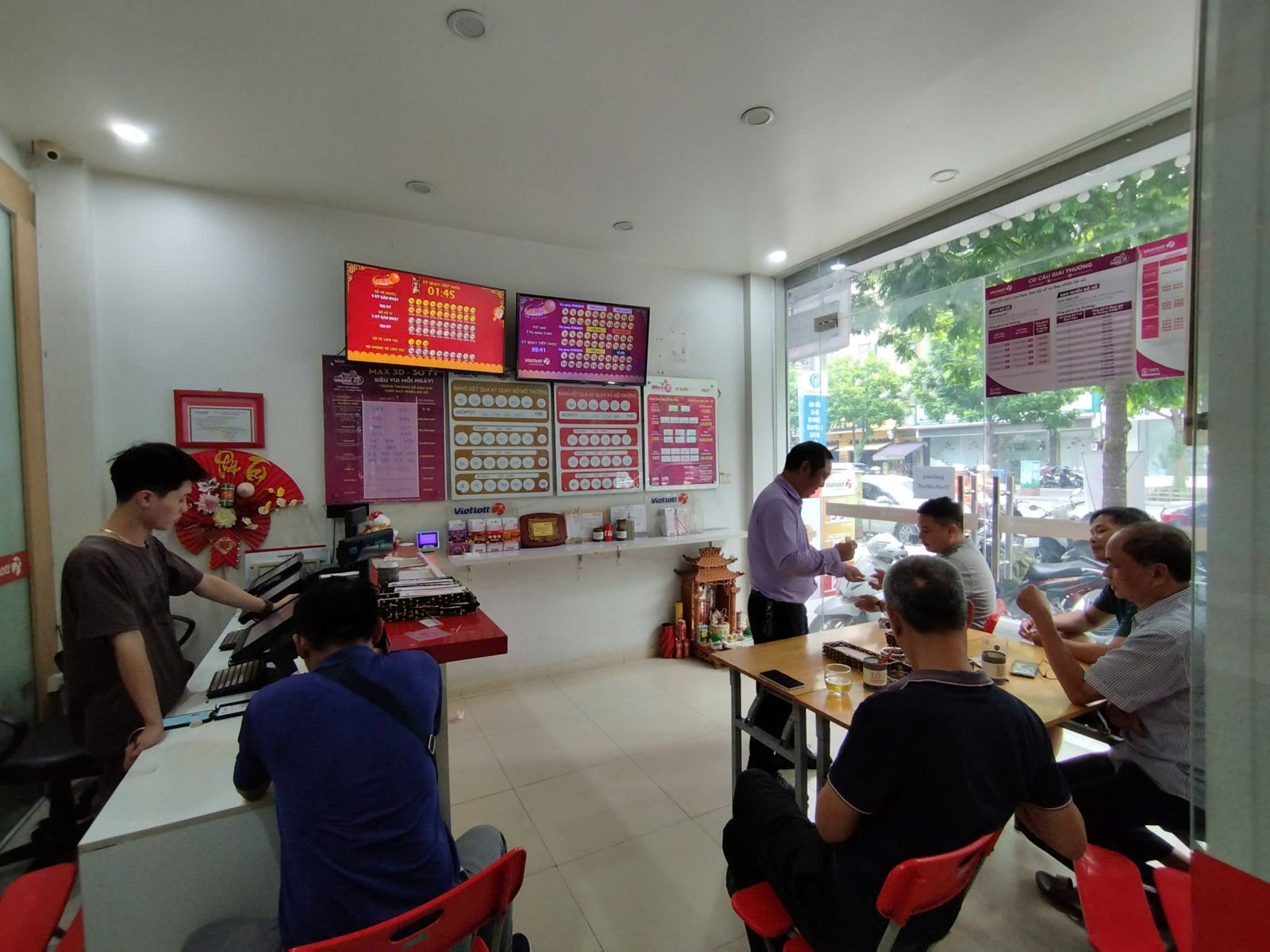 Sau 10 năm, Jackpot của Mega 6/45 lập kỷ lục tối nay (2/10) - 2
