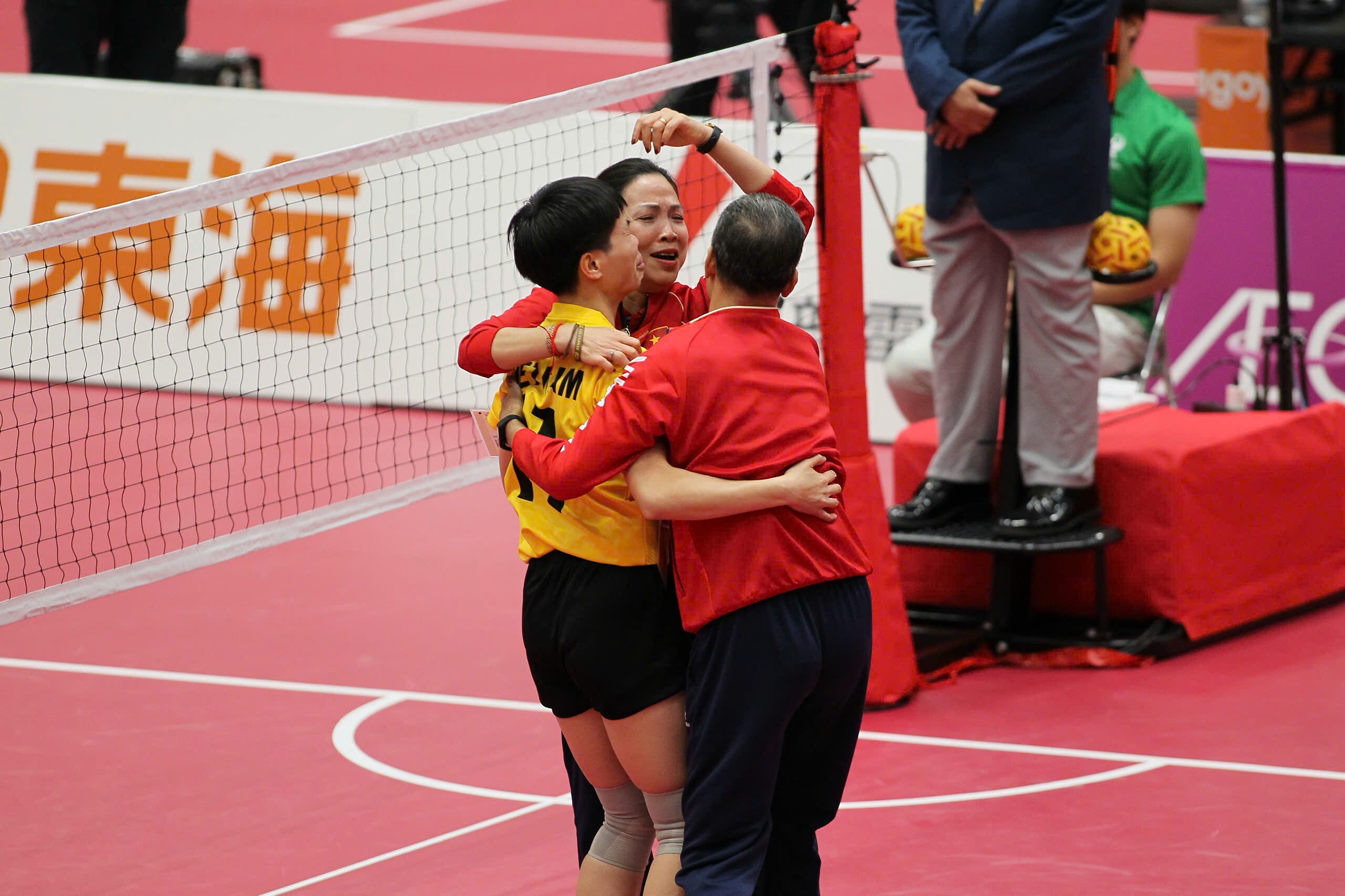 Người Thái khóc nức nở, cầu mây Việt Nam kiêu hãnh ăn mừng HCV ASIAD - 4