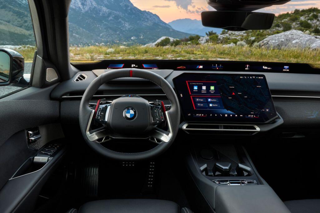 BMW 3-Series mới lộ diện, thiết kế gây tranh cãi - 2