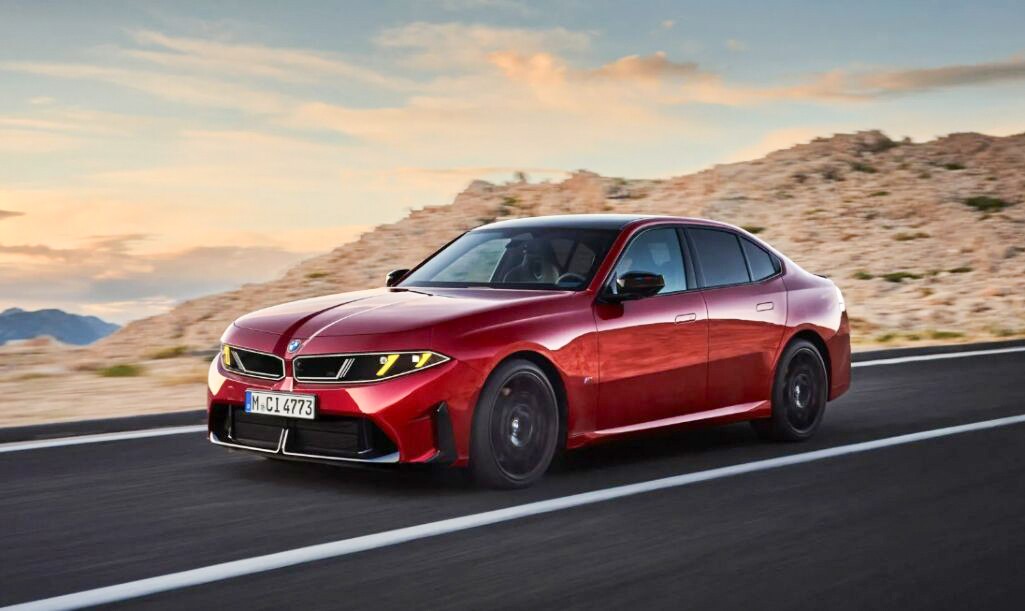 BMW 3-Series mới lộ diện, thiết kế gây tranh cãi - 1