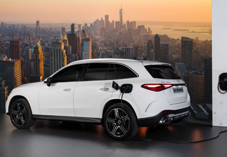 Mercedes-Benz giới thiệu dòng xe GLC Plug-in Hybrid tại Việt Nam - 2