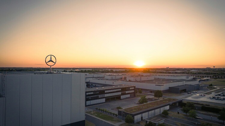 Mercedes-Benz có thể đóng cửa hai nhà máy tại Đức vì giá nhân công cao - 1