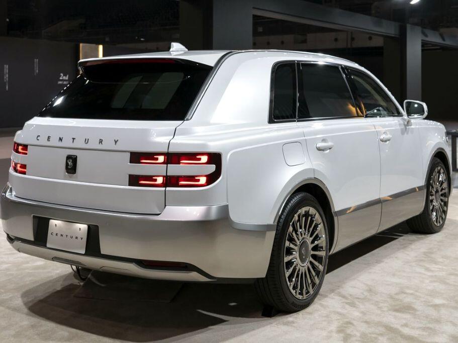 Toyota Century sẽ được bán toàn cầu và định vụ phân khúc siêu sang - 2