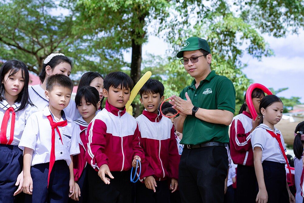 Phúc Long mang niềm vui đến hơn 400 trẻ em Phường B’lao - 2