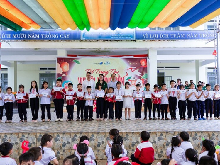 Thông tin doanh nghiệp - Phúc Long mang niềm vui đến hơn 400 trẻ em Phường B’lao